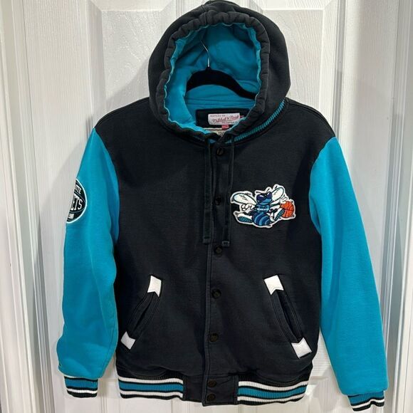 MITCHELL & NESS CHARLOTTE HORNETS JACKET. - Picture 1 of 11